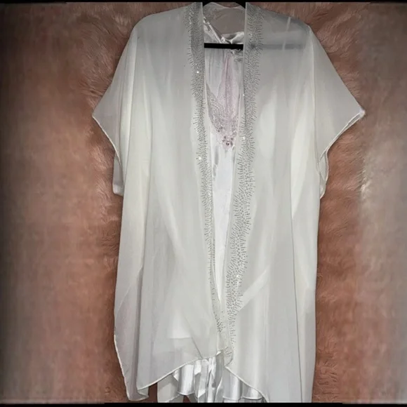 Jessica Mcclintock kimono bridal with pearls and studs embellishments one size